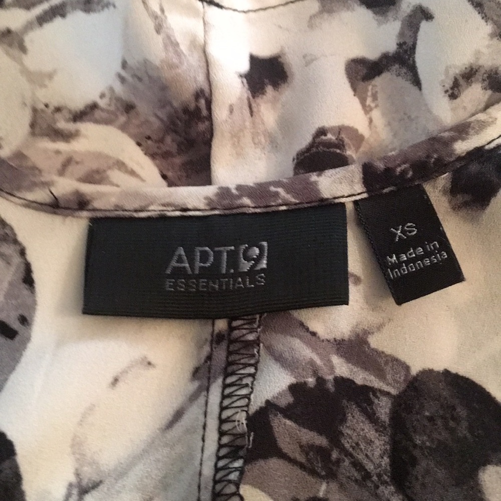 3 basic lightweight tops - Picture 6 of 8